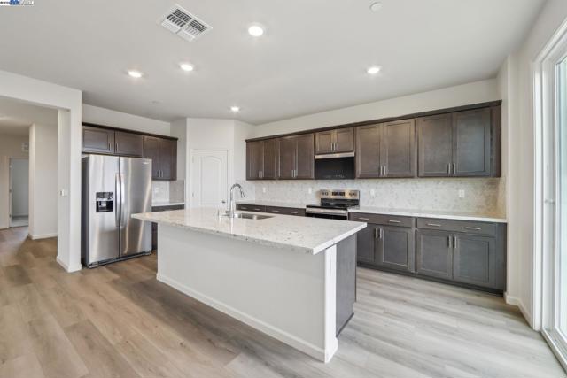 4111 Markovich Court, Richmond CA: https://media.crmls.org/mediaz/8fe5975e-b0ab-49be-9b5e-eb2e80956f0a.jpg