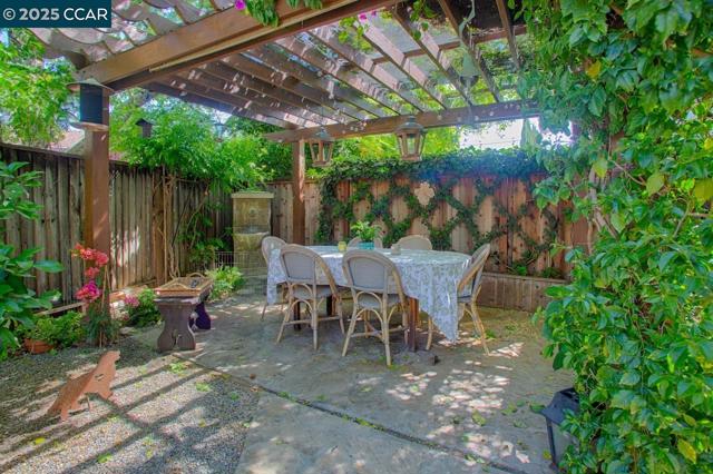 1409 Dumaine St, Concord CA: https://media.crmls.org/mediaz/8fe61ff6-404f-4667-82fb-b9d2490ff86f.jpg