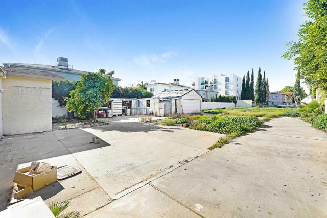 Detail Gallery Image 6 of 10 For 6537 Columbus Ave, Van Nuys,  CA 91411 - 5 Beds | 2/1 Baths