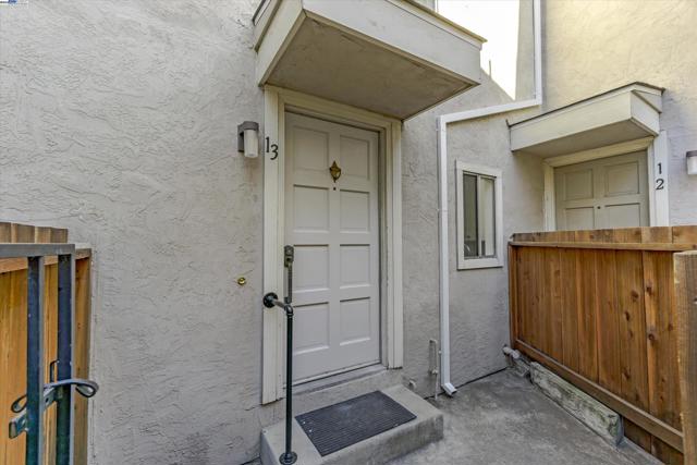 1896 San Vincente Dr, Concord CA: https://media.crmls.org/mediaz/8fe6a76e-14c3-4c5a-afab-a29156c4944d.jpg