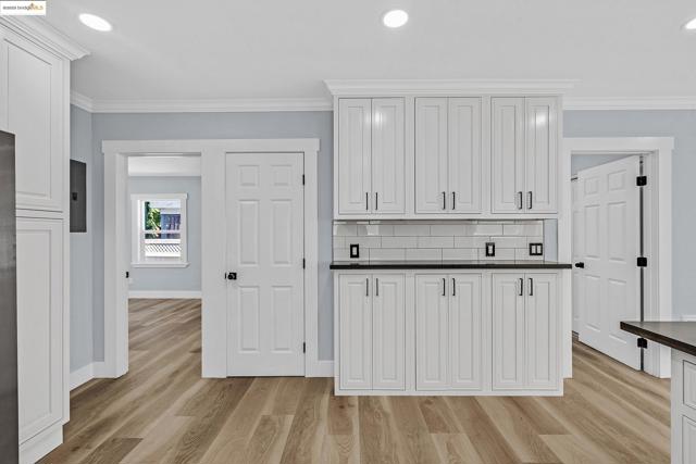 2427 67th Ave, Oakland CA: https://media.crmls.org/mediaz/8fe6b6b1-4636-4258-9602-5cbe6f707df9.jpg