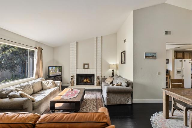 1247 Armstrong Cir, Escondido CA: https://media.crmls.org/mediaz/8fe6d380-a248-43b3-a940-448af199ed1b.jpg