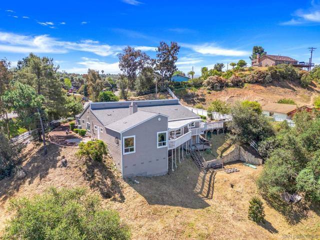 14027 Jamul Dr, Jamul CA: https://media.crmls.org/mediaz/8fe71151-02db-43e2-9620-efa134ef6e4b.jpg