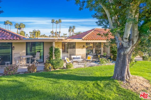 60 La Ronda Drive, Rancho Mirage CA: https://media.crmls.org/mediaz/8fe7400a-5359-43c5-bd13-3467adb38755.jpg