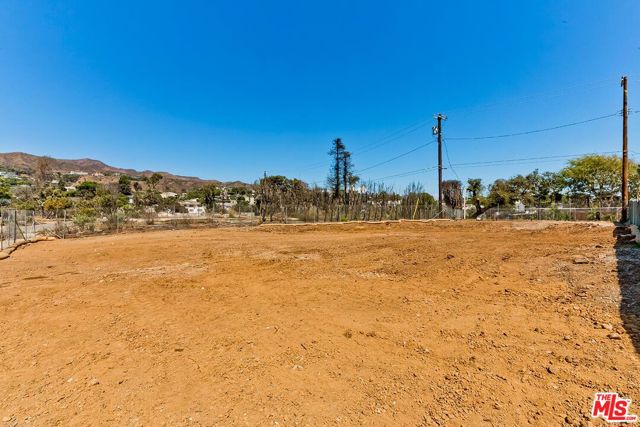 646 Las Lomas Avenue, Pacific Palisades CA: https://media.crmls.org/mediaz/8fe7510b-3126-4d80-8f32-4012ed151921.jpg
