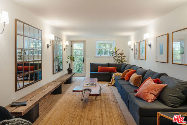 3744 Clayton Avenue, Los Angeles CA: https://media.crmls.org/mediaz/8fe758b5-a19f-406f-943a-88890d62695d.jpg