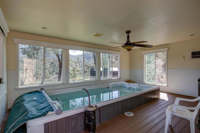 17997 Del Puerto Canyon Road, Patterson CA: https://media.crmls.org/mediaz/8fe79ab7-c094-4bba-80db-06db386e154e.jpg