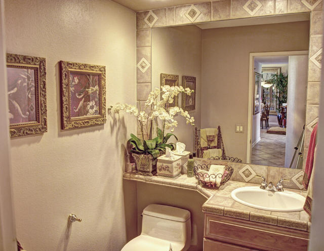 378 Desert Falls E Drive, Palm Desert CA: https://media.crmls.org/mediaz/8fe806b4-5512-4bb3-90aa-b572014c87e7.jpg