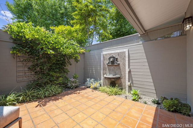5931 Citadel CIR, La Jolla CA: https://media.crmls.org/mediaz/8fe87204-ba1f-4c25-bca5-6b94d56198fd.jpg