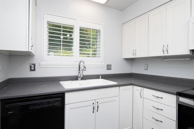4402 Shearwater Way, Oceanside CA: https://media.crmls.org/mediaz/8fe8a7b9-4c33-4678-b2de-8489d7ebdef3.jpg