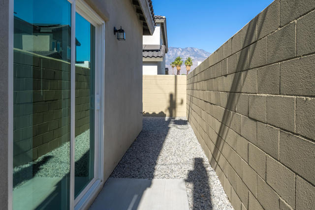 33912 Whispering Palms Trail, Cathedral City CA: https://media.crmls.org/mediaz/8fe8d1cb-c6ef-4692-98e9-fdea6a89b1bb.jpg