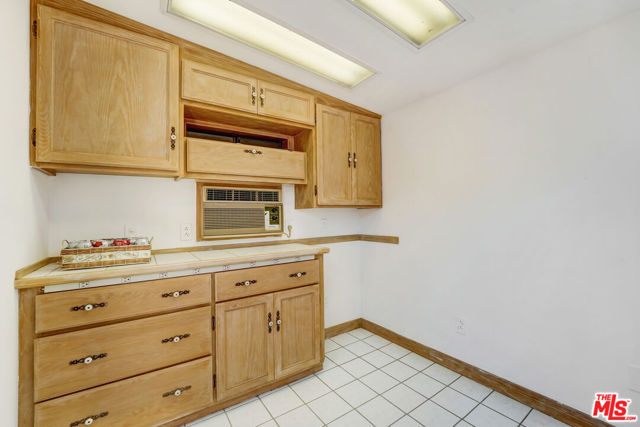 6409 Graves Avenue, Lake Balboa CA: https://media.crmls.org/mediaz/8fe8fc29-48f2-4baf-aebe-e491309f813a.jpg