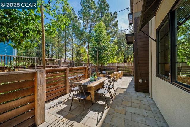 44 Analisa Ln, Walnut Creek CA: https://media.crmls.org/mediaz/8fe927ac-84e0-420b-bae4-3d14e3131738.jpg