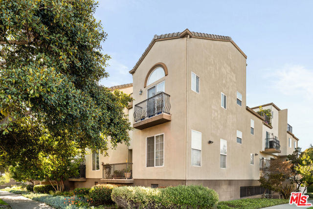 7301 W Manchester Avenue, Los Angeles CA: https://media.crmls.org/mediaz/8fe95639-c972-4937-950d-88d432e170e8.jpg