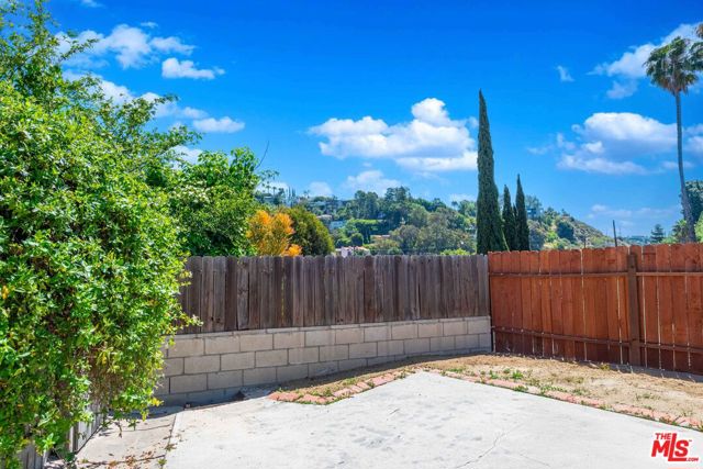 3217 Bennett Drive, Los Angeles CA: https://media.crmls.org/mediaz/8fe96bc0-c1be-4bef-9407-9503b2c9142b.jpg