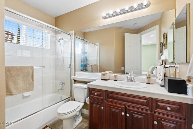 12428 Palmer Drive, Moorpark CA: https://media.crmls.org/mediaz/8fe98655-32a6-437b-bc9d-5d6e47c48f98.jpg