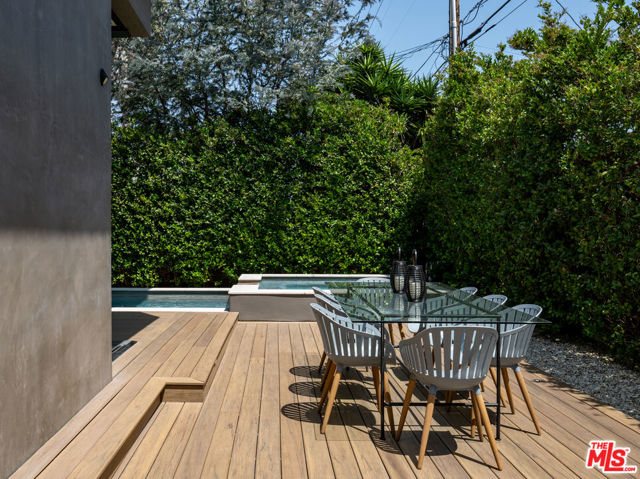 8356 W 4th Street, Los Angeles CA: https://media.crmls.org/mediaz/8fe9c239-0a69-4646-ad72-bc3e656d6bca.jpg