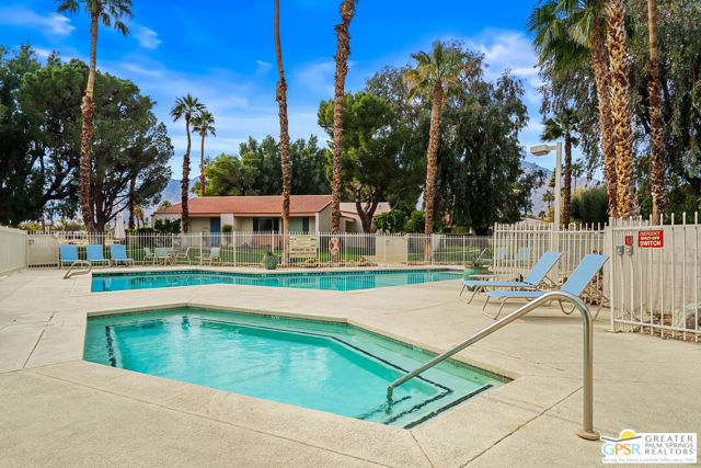 2522 N Whitewater Club Drive #D, Palm Springs, CA 92262