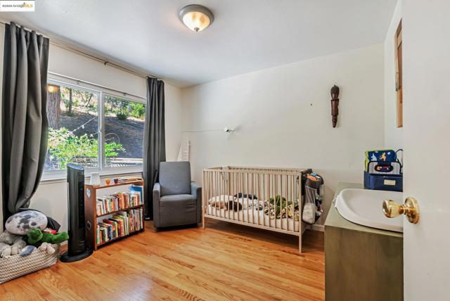 2050 Donald Dr, Moraga CA: https://media.crmls.org/mediaz/8fe9cb9e-63ca-4870-bab0-c9965971a96f.jpg