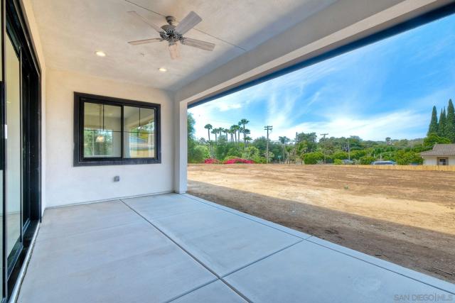 2745 Alexander Dr, Escondido CA: https://media.crmls.org/mediaz/8fe9eb9c-2908-4ea5-964b-9b7a26b2a7c9.jpg