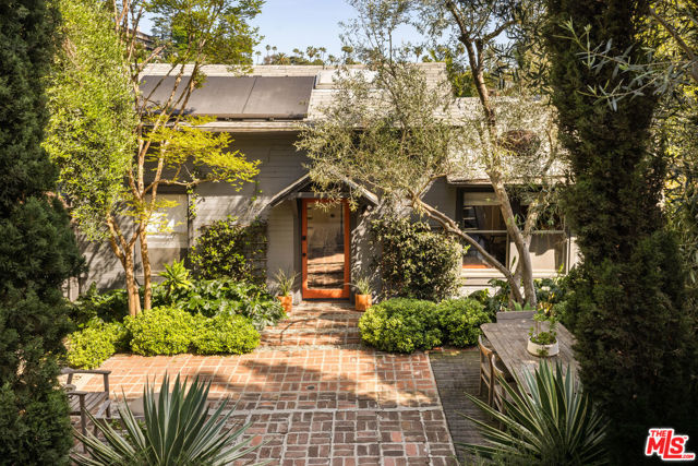 1452 Westerly Terrace, Los Angeles CA: https://media.crmls.org/mediaz/8fe9f496-a1c7-45d1-b156-a4828597a9e5.jpg