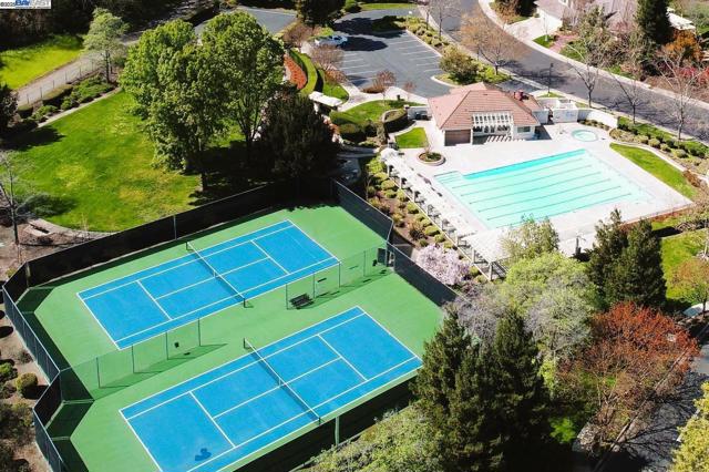 326 Fontaine Dr, Danville CA: https://media.crmls.org/mediaz/8fea341a-6e66-4239-a41b-b82efe3e0cad.jpg