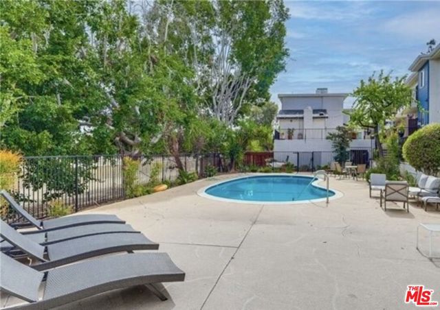 5252 COLDWATER CANYON Avenue, Van Nuys CA: https://media.crmls.org/mediaz/8feaefaf-da67-483d-b3e5-2b4e79eef7a4.jpg