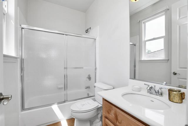 5618 Arcadia Cir, Discovery Bay CA: https://media.crmls.org/mediaz/8feaf237-3c66-4e5e-bb46-ee89b5bf68d3.jpg