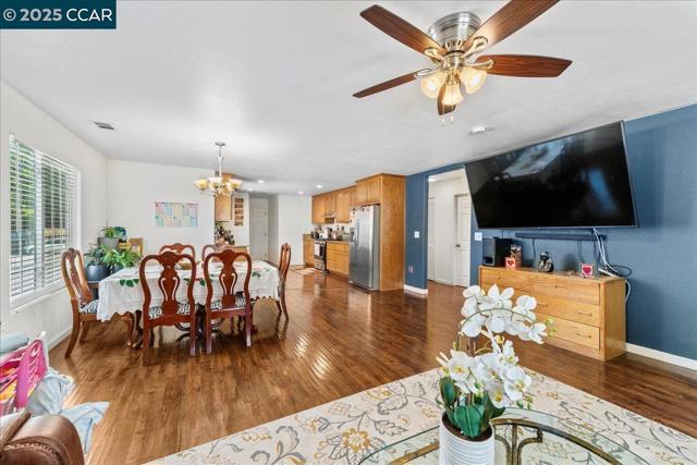 4825 San Pablo Dam Rd, El Sobrante CA: https://media.crmls.org/mediaz/8feb648f-738e-4979-abef-7c2bfc3b4634.jpg