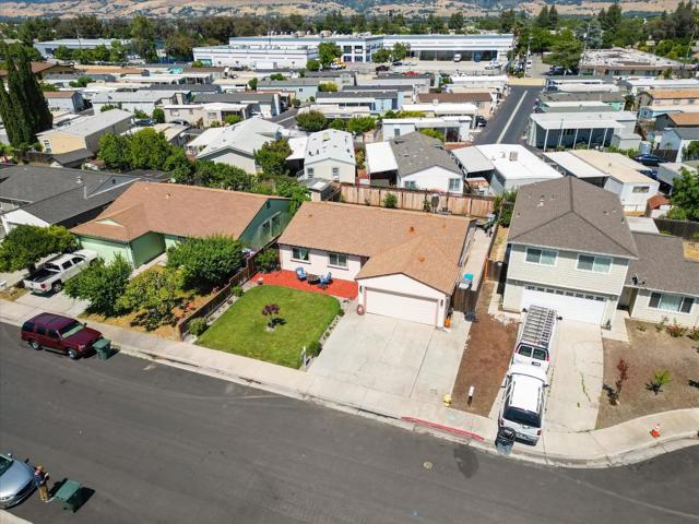 8100 Springdale Court, Gilroy CA: https://media.crmls.org/mediaz/8feb6665-dcd8-4bd5-8b7c-f027d737c622.jpg