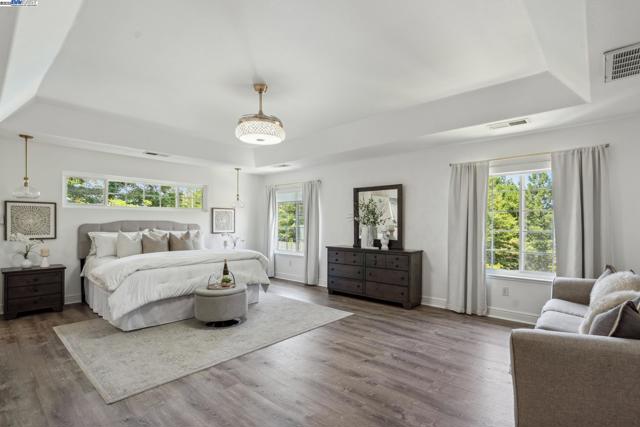 418 Golf Ct, Walnut Creek CA: https://media.crmls.org/mediaz/8feb9e1b-58c2-4eba-983b-82ca2f9a994c.jpg