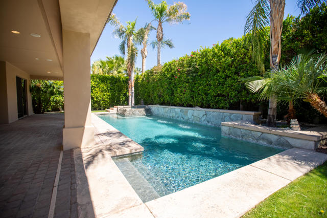 2438 S Caliente Drive, Palm Springs CA: https://media.crmls.org/mediaz/8fec64b3-8530-49bd-b310-85537314030a.jpg