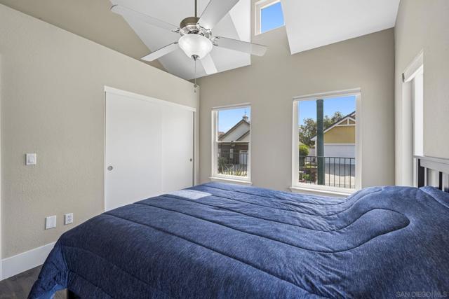 1198 Gazania Ct, San Marcos CA: https://media.crmls.org/mediaz/8fec6d22-2f57-45b3-87e7-d45a3f3b5152.jpg