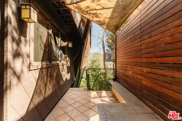 6894 Pacific View Drive, Los Angeles CA: https://media.crmls.org/mediaz/8fec899b-5d1b-43b0-8939-6b98274d2f08.jpg
