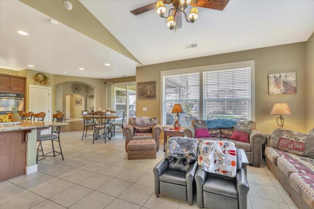 46347 Opah Drive, Ahwahnee CA: https://media.crmls.org/mediaz/8fecb7de-836f-45fe-b58d-8034ac7d4866.jpg