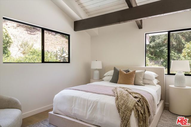 2313 Banyan Drive, Los Angeles CA: https://media.crmls.org/mediaz/8fed659b-d73a-4f5a-abe2-3fce6658a762.jpg