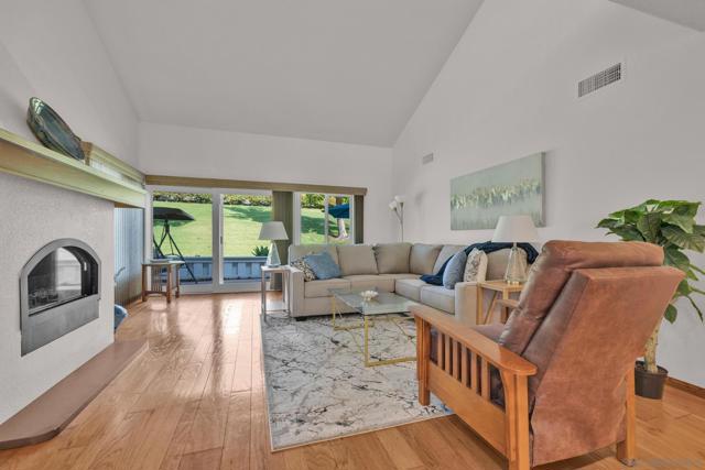 4676 Barcelona Way, Oceanside CA: https://media.crmls.org/mediaz/8fed7969-d73d-495e-89c5-dcc6b90f587c.jpg