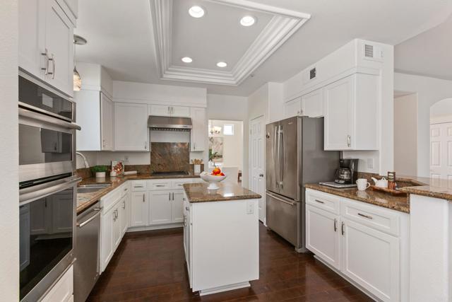 2490 Bear Rock Gln, Escondido CA: https://media.crmls.org/mediaz/8fedc8ed-0d47-401d-950a-ddecb9cea3d3.jpg