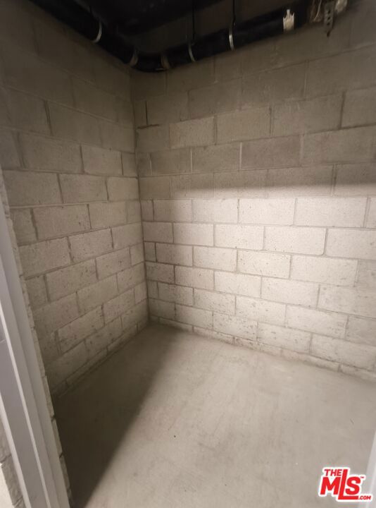 https://media.crmls.org/mediaz/8fedcdef-08db-4599-aae7-b140cca352da.jpg?preset=X-Large
