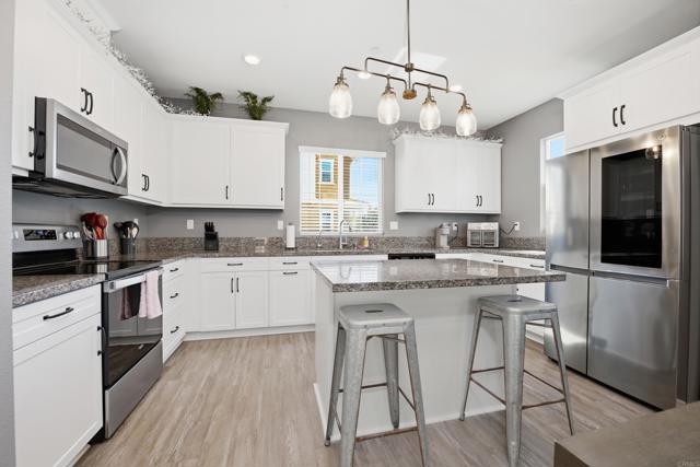 Detail Gallery Image 3 of 20 For 13626 Gray Hawk Way, Valley Center,  CA 92082 - 3 Beds | 2/1 Baths