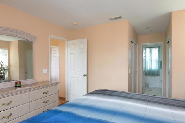 751 Paseo Nogales, Oxnard CA: https://media.crmls.org/mediaz/8fee424f-07d6-4f8f-89e9-7de1636af98d.jpg