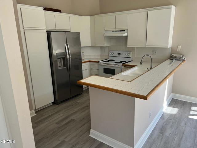 Detail Gallery Image 5 of 12 For 2394 Pleasant Way #J,  Thousand Oaks,  CA 91362 - 2 Beds | 1 Baths