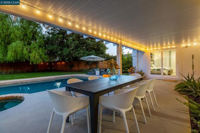 3139 Stinson Cir, Walnut Creek CA: https://media.crmls.org/mediaz/8fee6893-df62-4c70-a54c-8891c20a3022.jpg