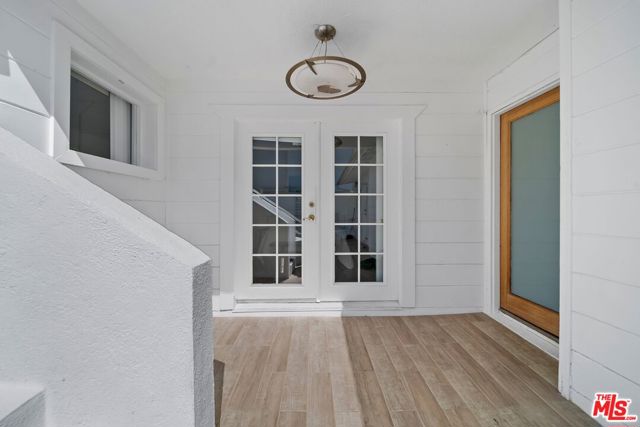 11689 Picturesque Drive, Studio City CA: https://media.crmls.org/mediaz/8fef29f6-15dc-4a29-8d32-71b1ee48acb8.jpg