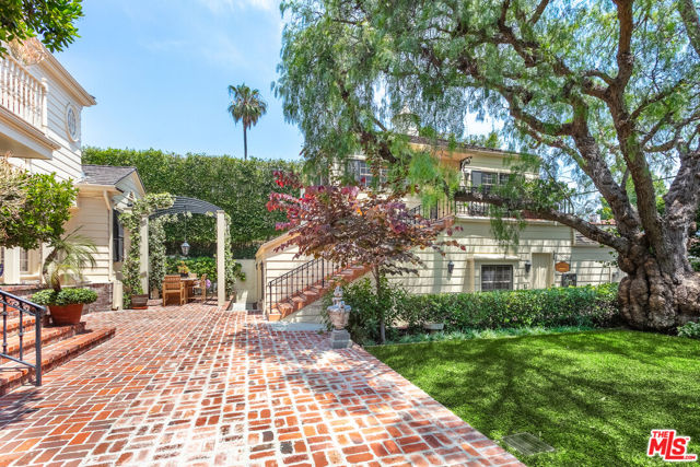 612 N Alta Drive, Beverly Hills CA: https://media.crmls.org/mediaz/8fef63bb-309d-4590-ad84-a09a21d7ee56.jpg
