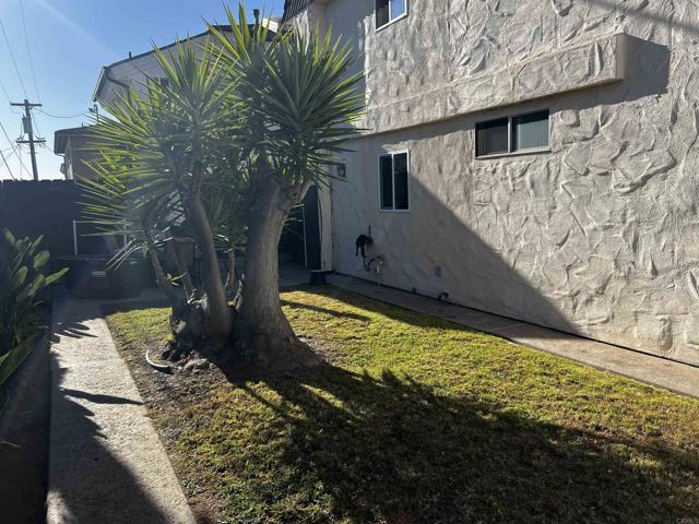 Detail Gallery Image 16 of 40 For 159 Redwood Ave. #B,  Carlsbad,  CA 92008 - 2 Beds | 1/1 Baths