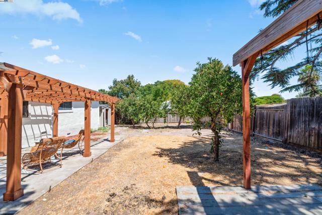 2948 Glenside Dr, Concord CA: https://media.crmls.org/mediaz/8ff03b09-fa8b-48f2-8238-2de31e733046.jpg