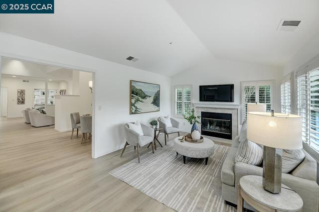 2504 Saklan Indian Dr, Walnut Creek CA: https://media.crmls.org/mediaz/8ff0f986-1e8e-4d43-9906-1ac3fa363114.jpg