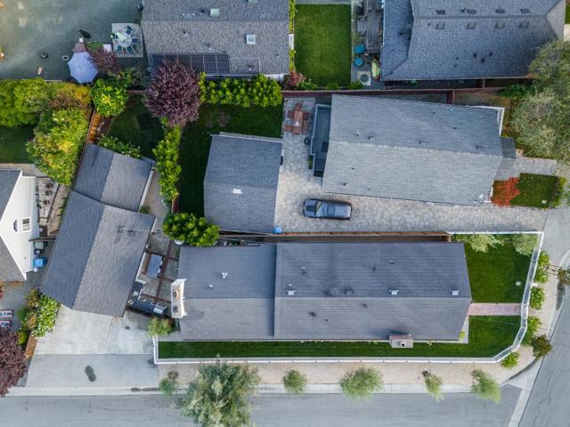 203 Santa Clara Avenue, Redwood City CA: https://media.crmls.org/mediaz/8ff18b04-590b-4138-83b5-f3f06fb83812.jpg