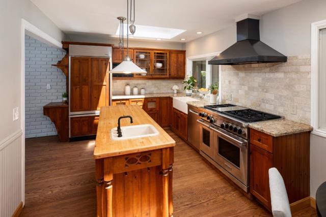 2726 Saint Giles Lane, Mountain View CA: https://media.crmls.org/mediaz/8ff1c70b-a5f7-4952-b606-d2dc83c1cd2e.jpg